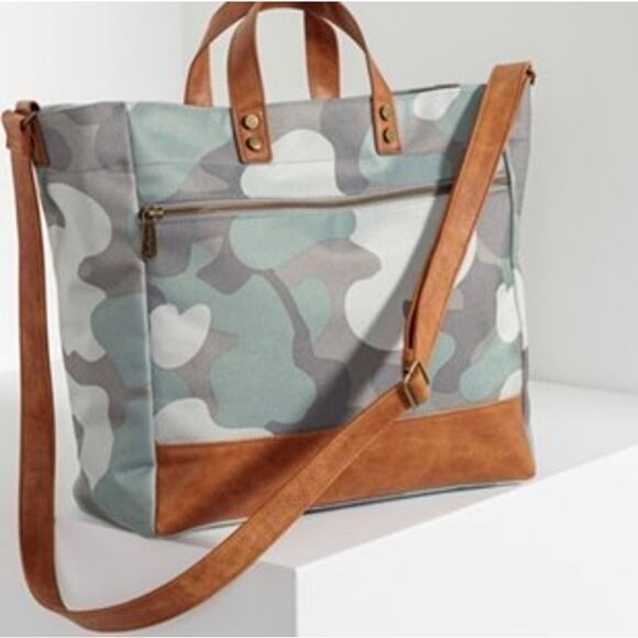 Thirty-One “One Step Up” Camouflage Tote Bag with handles and crossbody strap - Picture 1 of 7